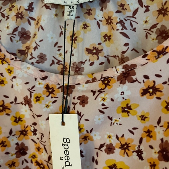 Bundle any 3 of adult clothes only $10 & under for $15 Floral, speed limit 3X - Picture 2 of 5